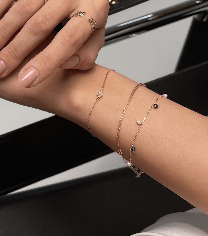 Model Wearing Aida Paper Clip Bracelet in 18K Gold Fixed Length 18k Yellow with Hallmark Stamp Metal 7.5 inches 1.3gms