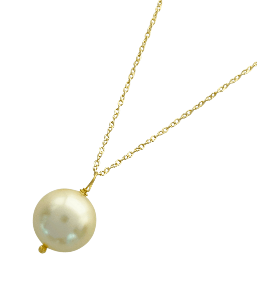 Closeup of Nura Pearl Necklace Fixed Length 18k Yellow Gold with Hallmark Stamp Metal Stone One Size 2.7gms
