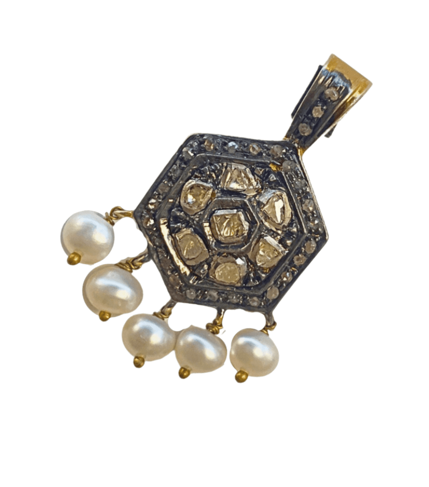 Closeup of Sasha Pendant Necklace Comfort Fit 18k Gold Plated 925 Sterling Silver Metal One Size 8.2gms