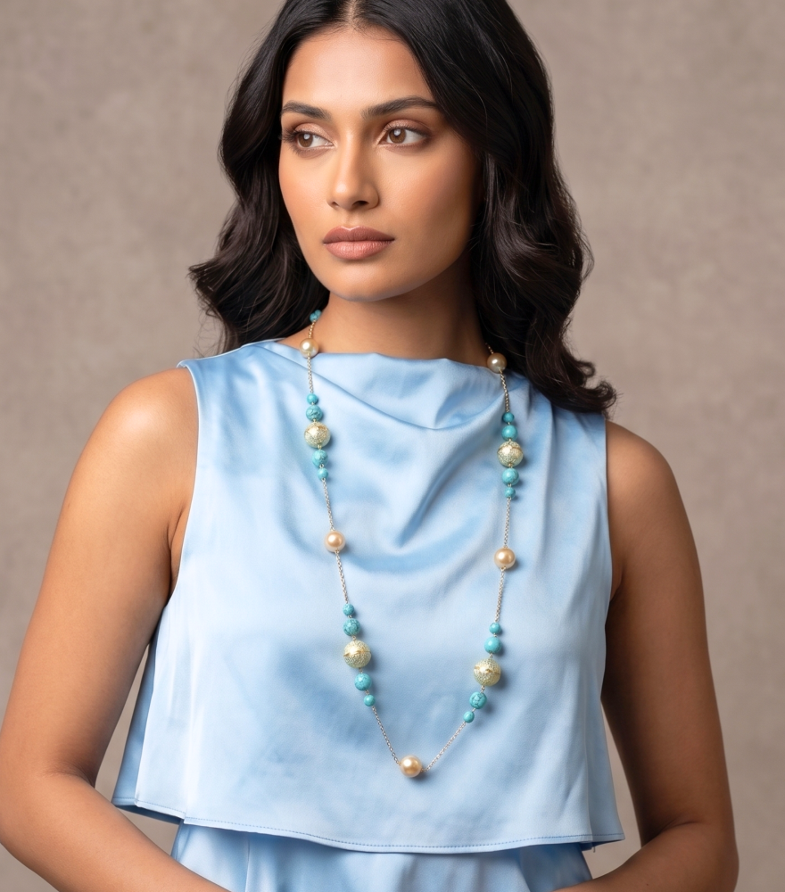 Model Wearing Firoza Necklace in 18k Gold Fixed Length Yellow with Hallmark Stamp Metal Stone One Size 43gms