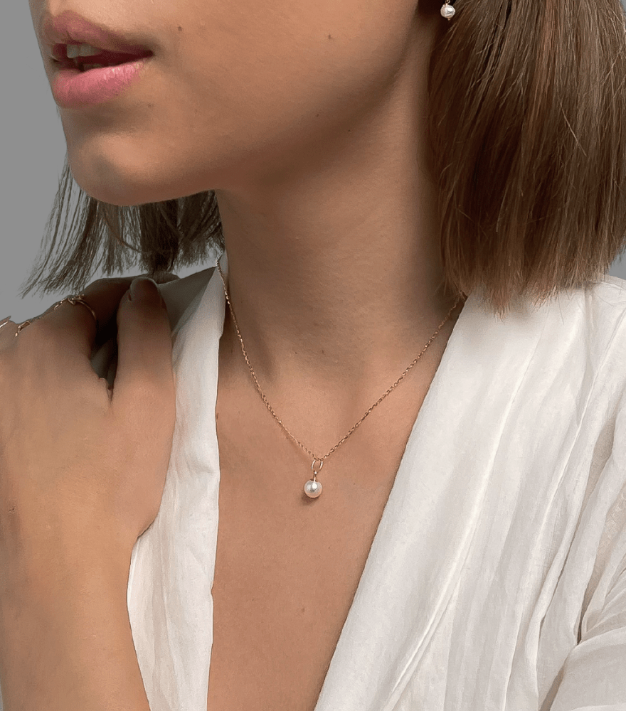 Model Wearing Ivory Pearl Pendant Necklace in 18K Gold Fixed Length 18k Yellow with Hallmark Stamp Metal Stone One Size 1.5gms