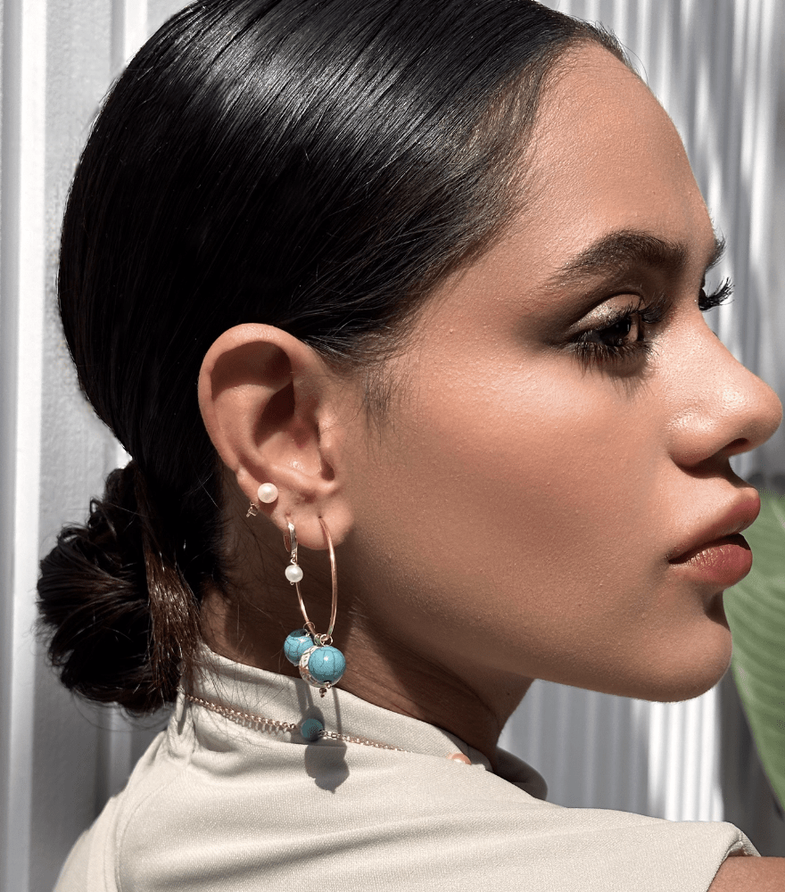 Aurora Pearl Stud earrings in 18k gold