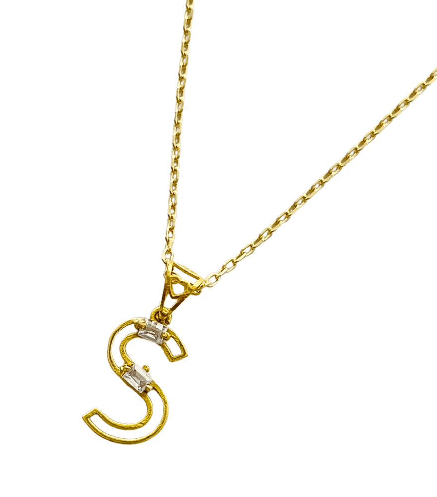 Closeup of Letter 'S' Initials Pendant Necklace in 18k Gold Fixed Length Yellow with Hallmark Stamp Metal One Size 1.3gms