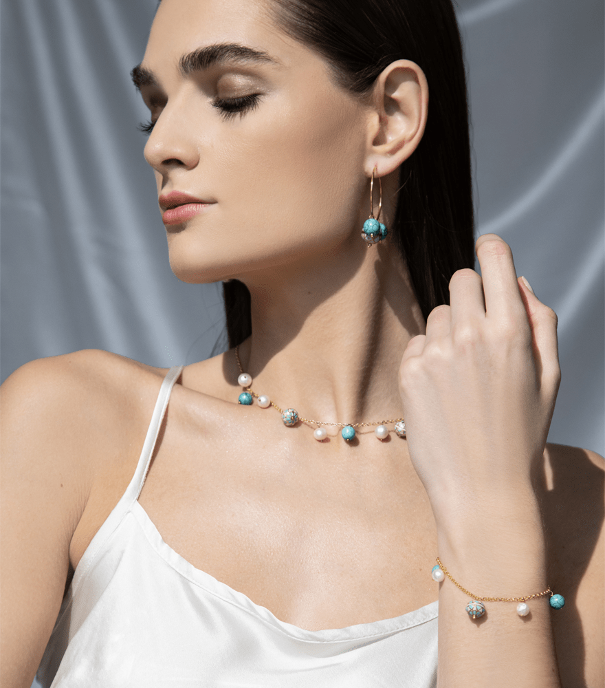 Model Wearing Feroza Charm Necklace Comfort Fit 18k Yellow Gold with Hallmark Stamp Metal One Size 6.1gms