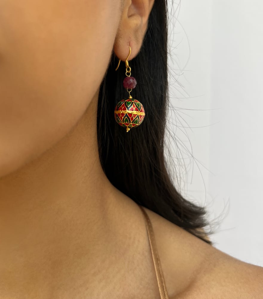 Model Wearing Razia Earrings Jewelry for Pierced Ears 18k Yellow Gold with Hallmark Stamp Metal One Size 6.7gms