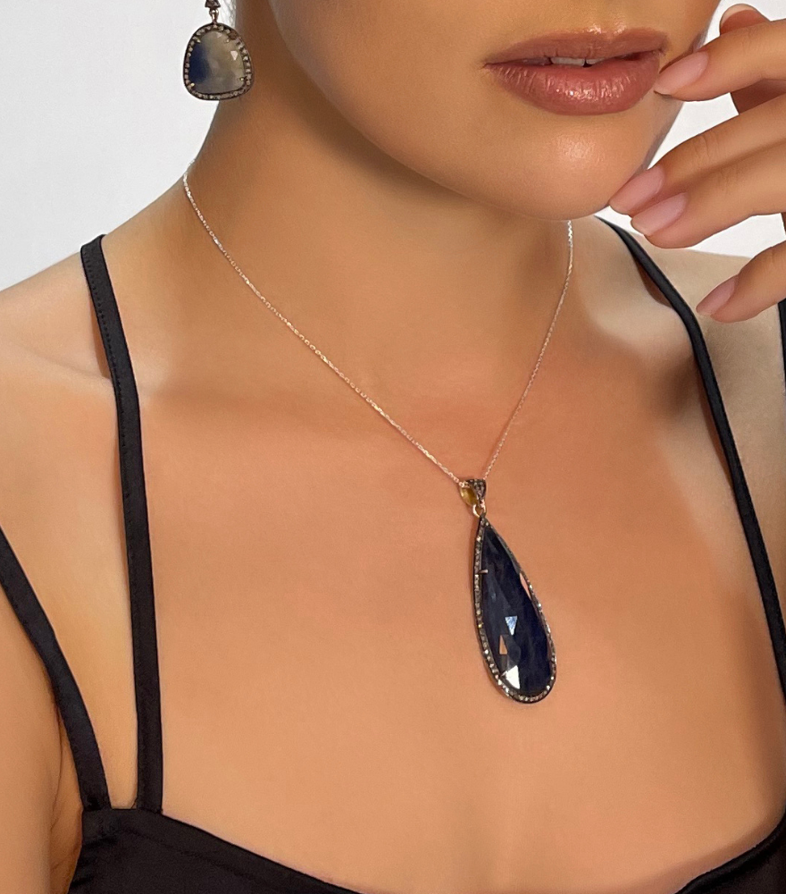 Model Wearing Suman Pendant Necklace Comfort Fit 925 Sterling Silver Metal One Size 15.8gms