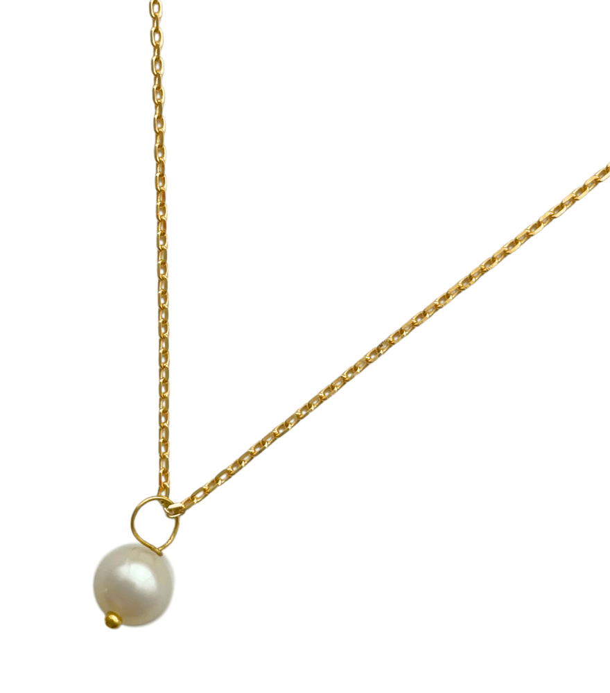 Closeup of Ivory Pearl Pendant Necklace in 18K Gold Fixed Length 18k Yellow with Hallmark Stamp Metal Stone One Size 1.5gms