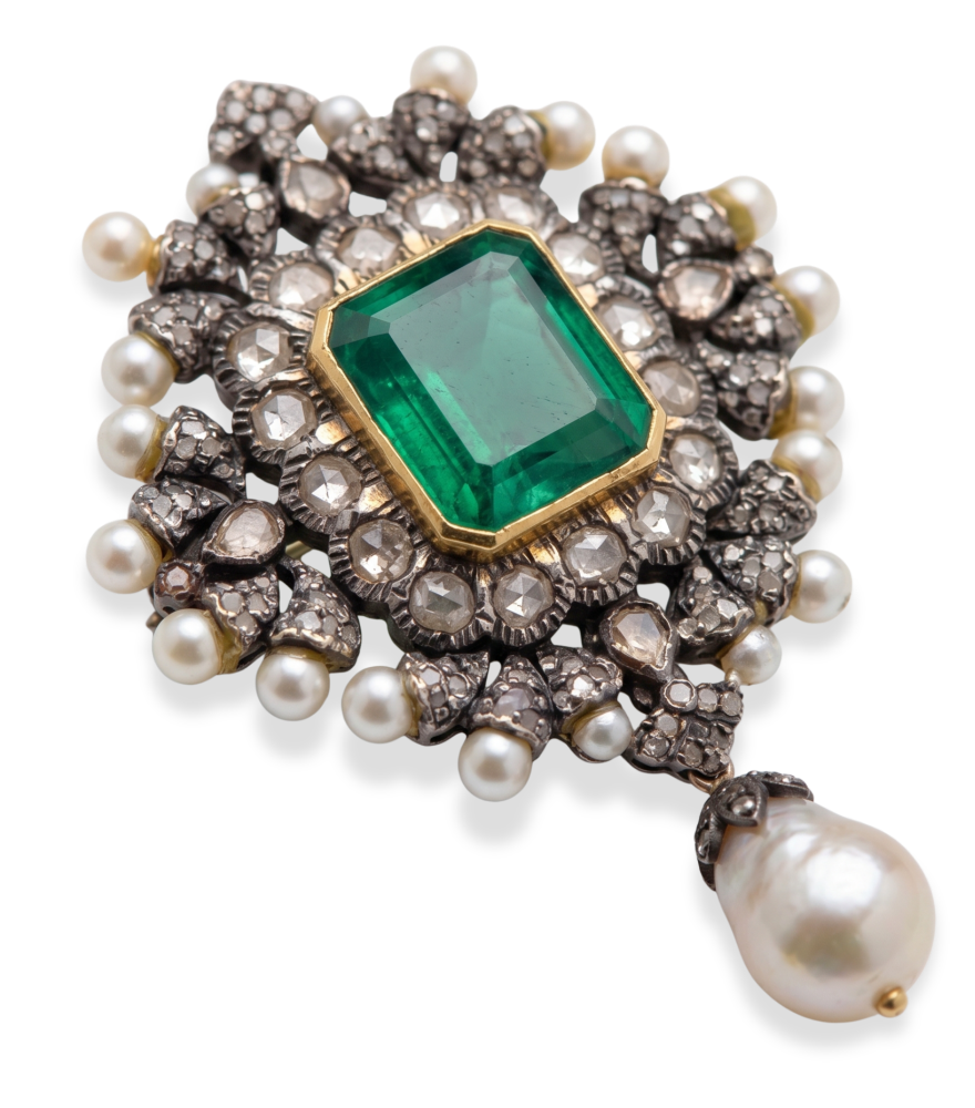 Closeup of Amer Brooch in Sterling Silver Comfort Fit 925 One Size 12.7gms Mix Metal