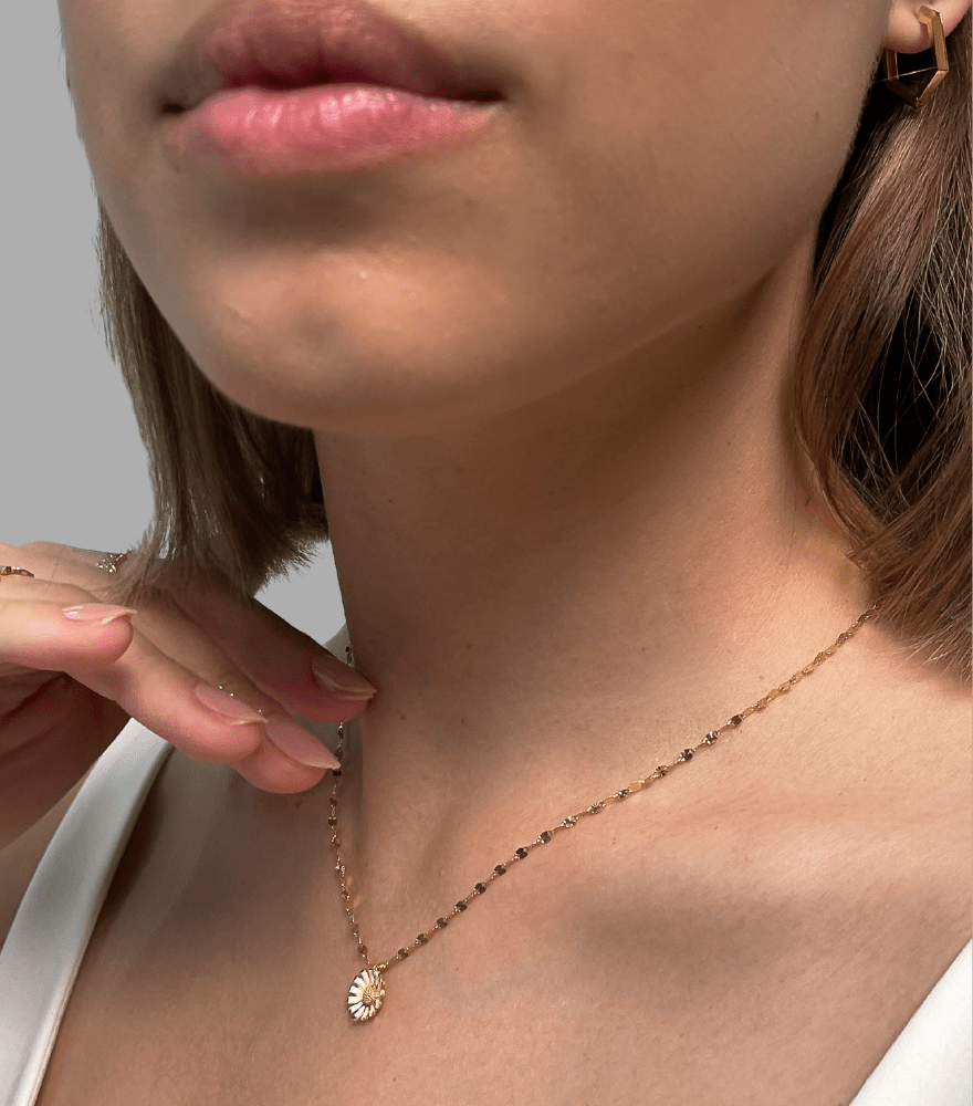 Golden Bloom Pendant Necklace in 18kt Gold