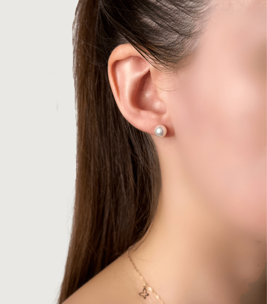 Aurora Pearl Stud earrings  in 18k gold